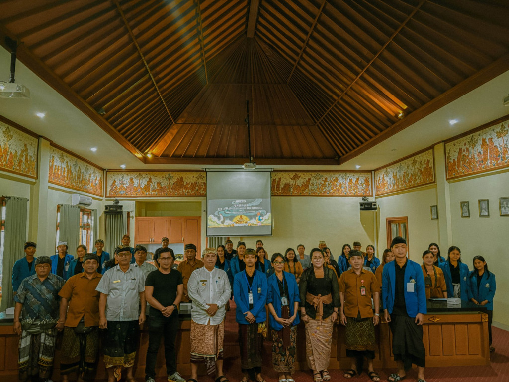 Pembukaan dan Penerimaan Mahasiswa KKN-PMM I Universitas Warmadewa Di Desa Darmasaba